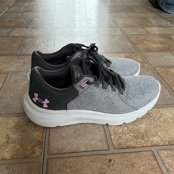 Women’s Under Armour Running Shoes - Picture 1 of 2